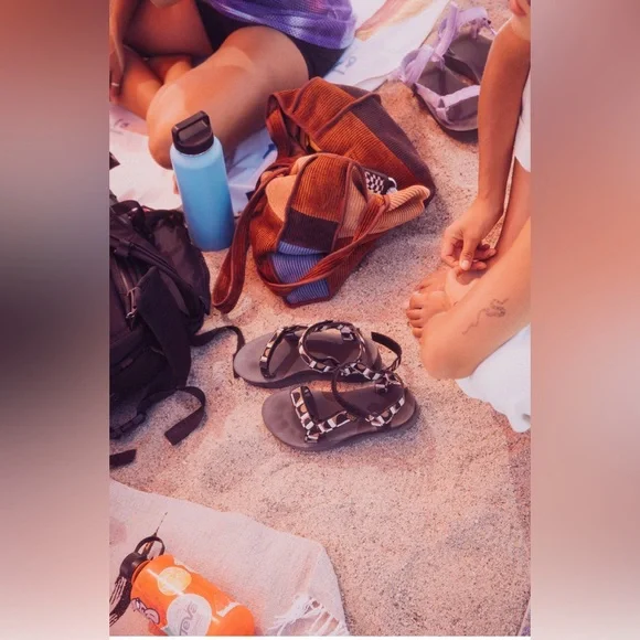 New In Box Teva Midform Universal Sandals - Picture 6 of 12